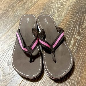 Sonoma life and style flip flops